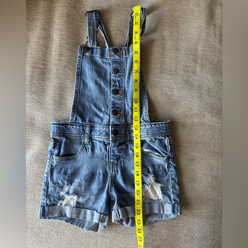 Cat & Jack Girls Denim Overall Shorts Distressed Jean Shortalls Size M 7/8 - Picture 9 of 9